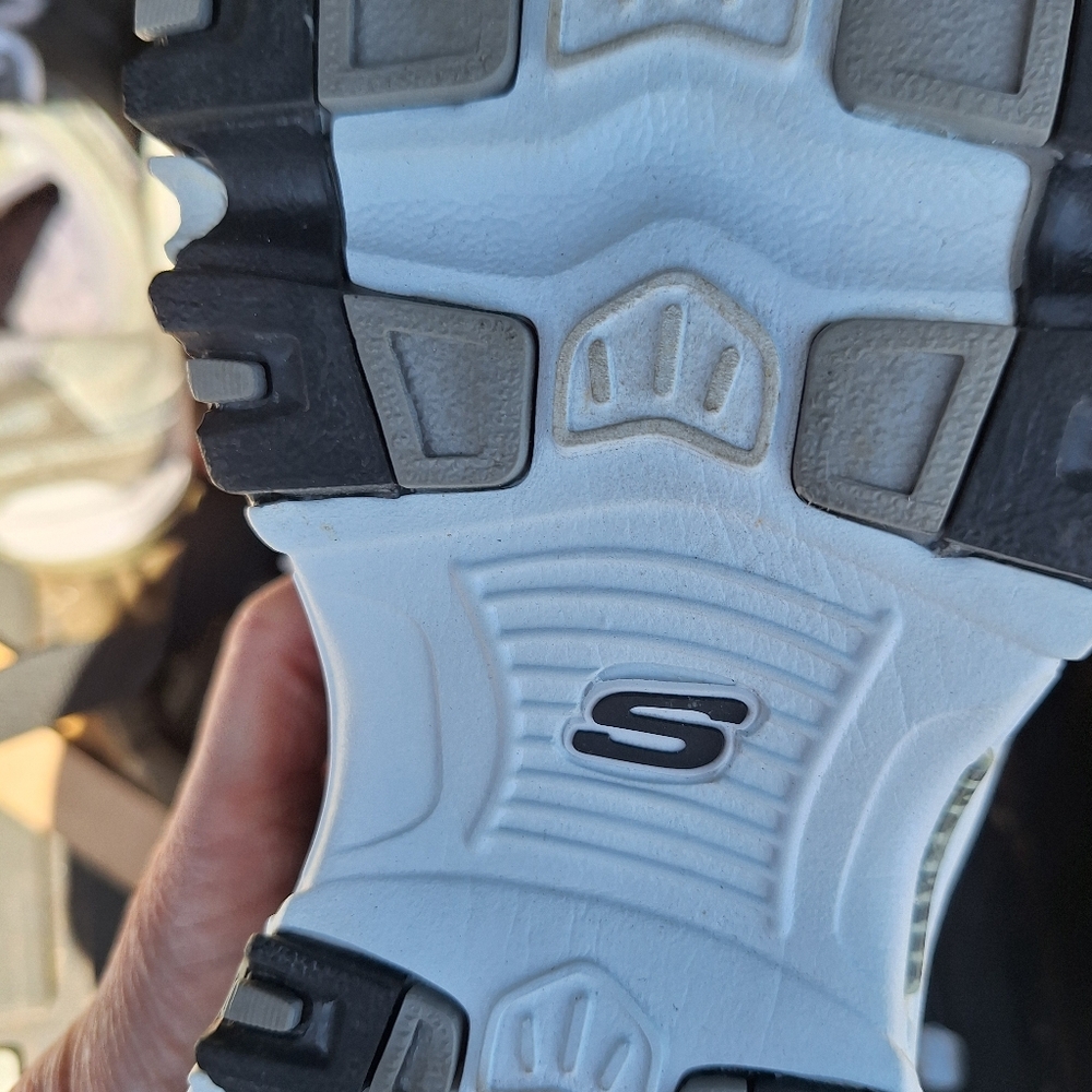 Shoes size 8 Sketchers memory foam